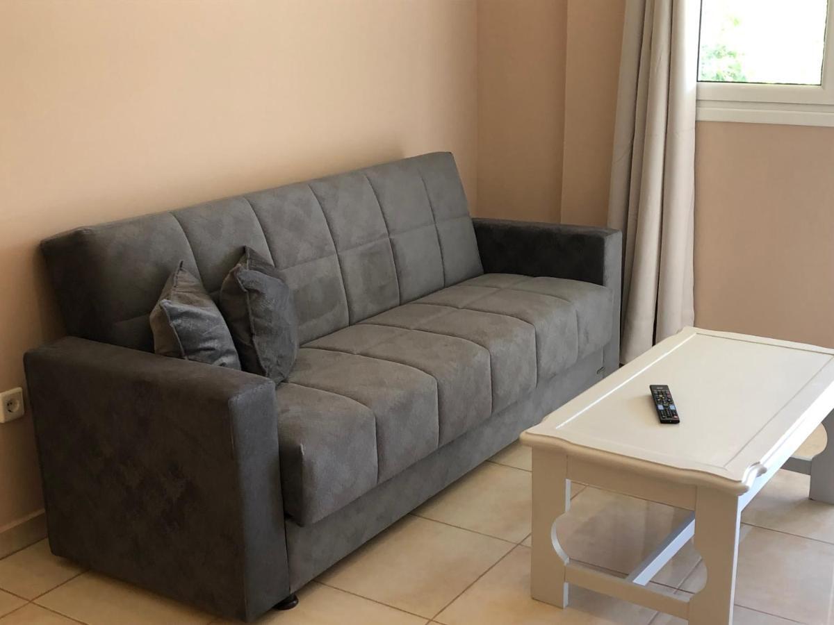 Petros Rooms & Apartments Lixouri Ngoại thất bức ảnh