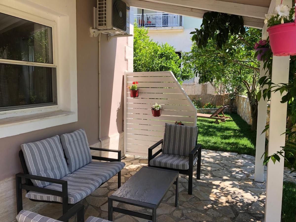 Petros Rooms & Apartments Lixouri Ngoại thất bức ảnh