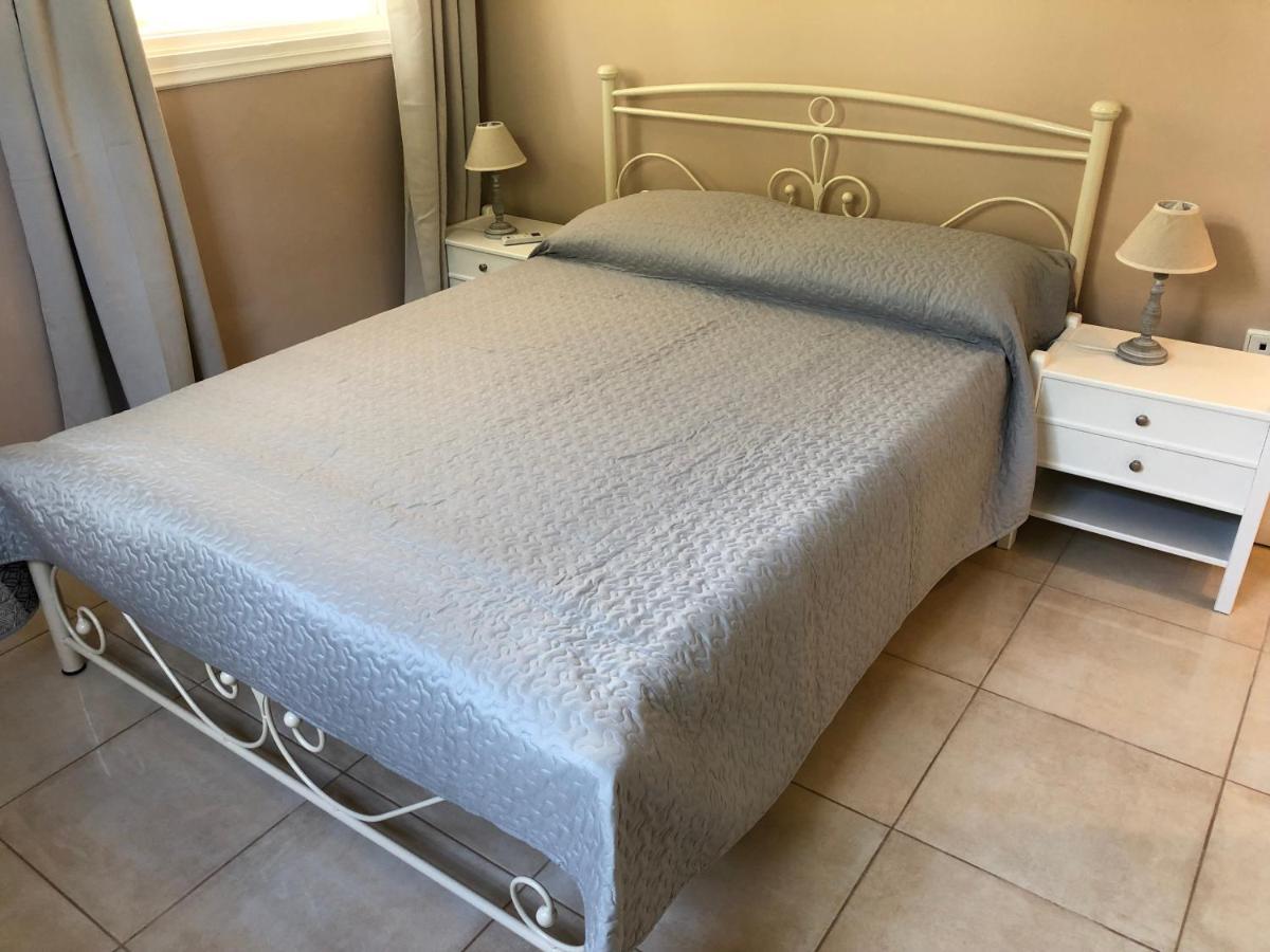 Petros Rooms & Apartments Lixouri Ngoại thất bức ảnh