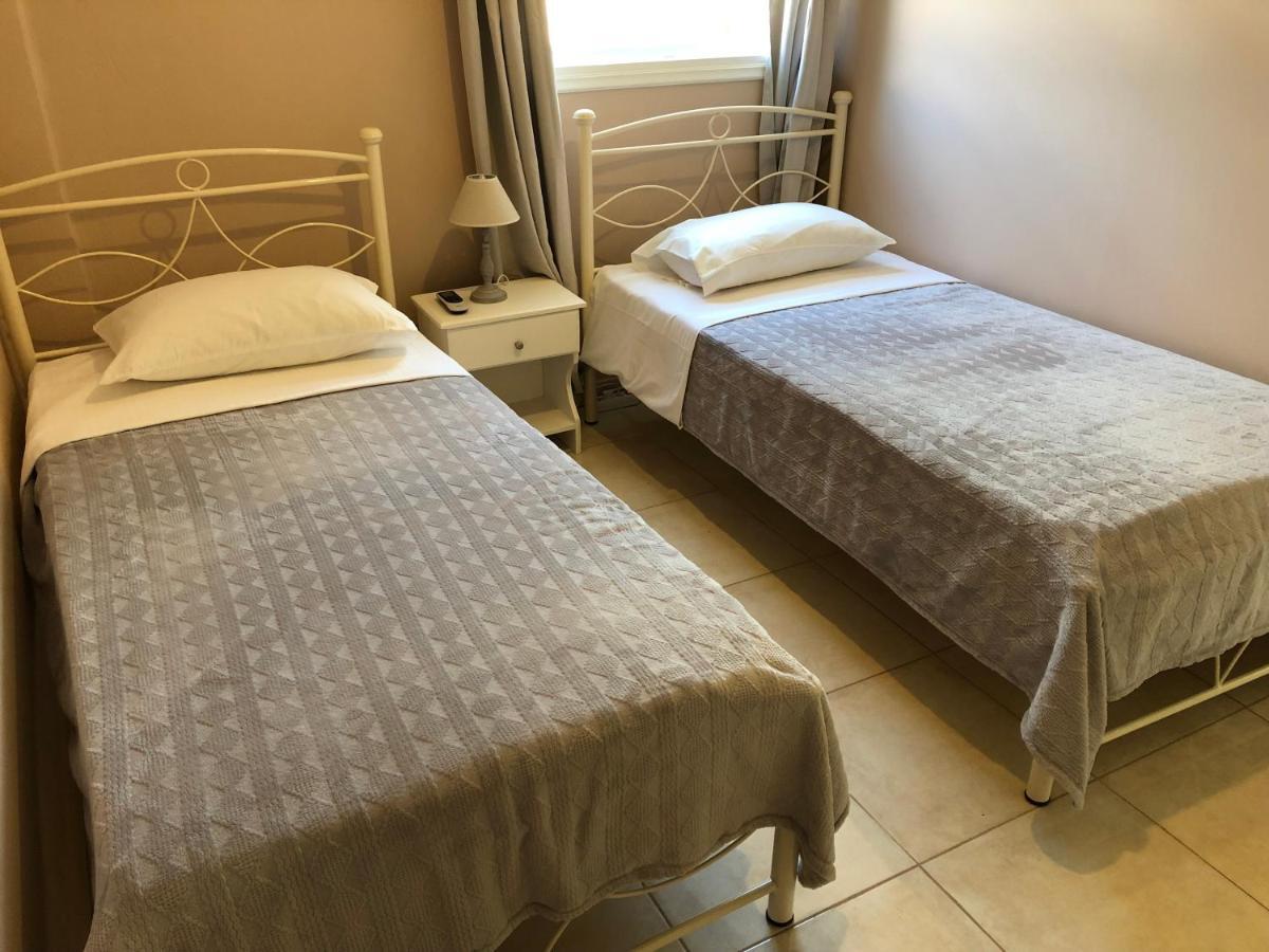 Petros Rooms & Apartments Lixouri Ngoại thất bức ảnh