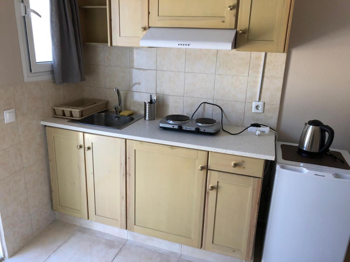 Petros Rooms & Apartments Lixouri Ngoại thất bức ảnh