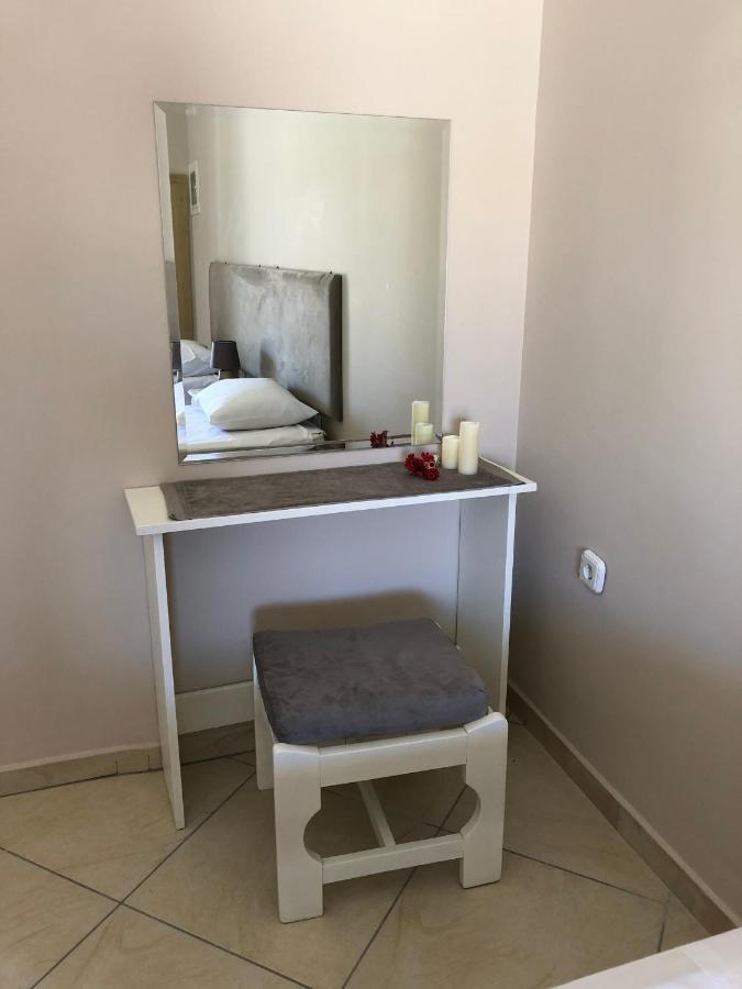 Petros Rooms & Apartments Lixouri Ngoại thất bức ảnh