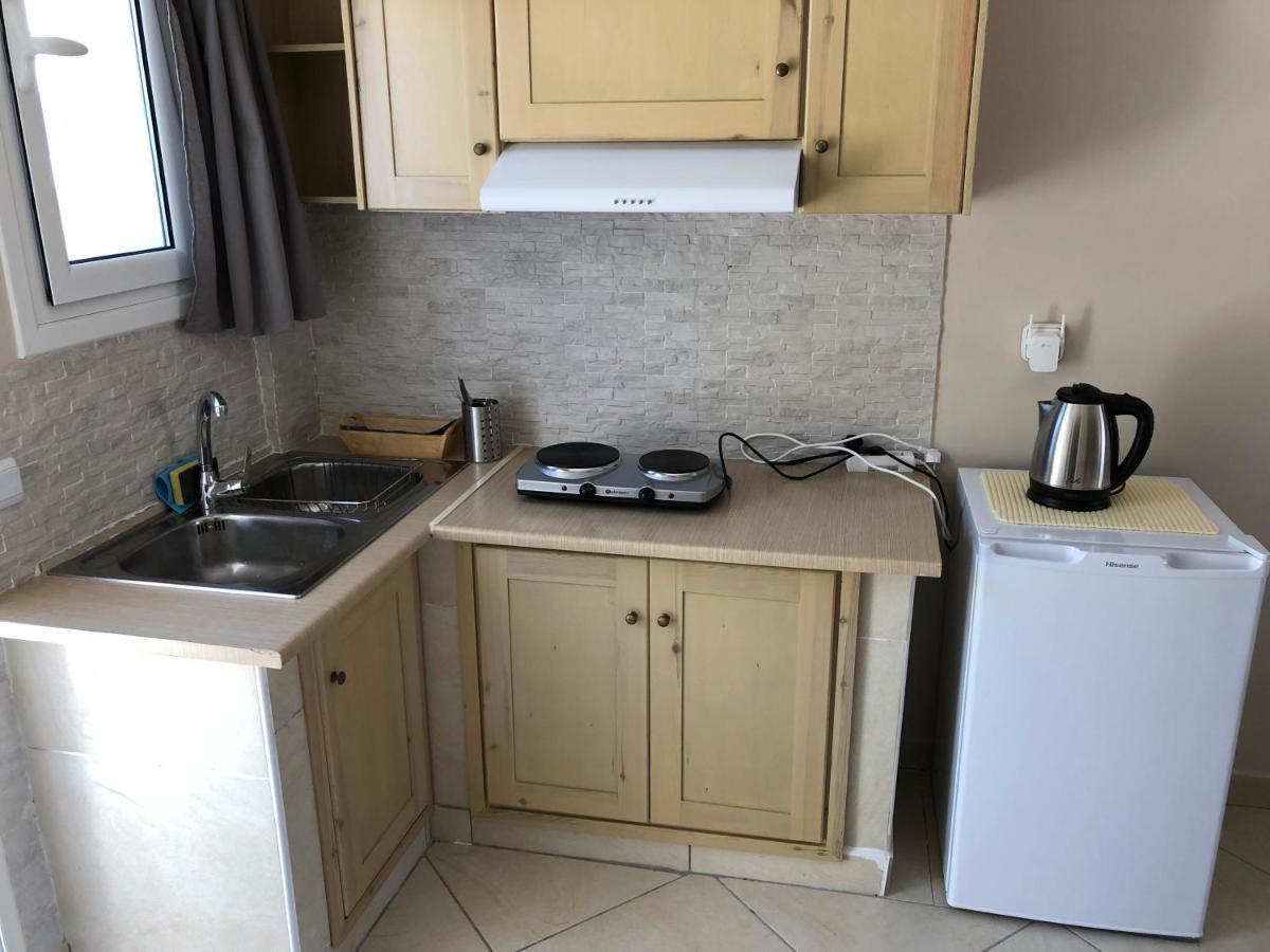 Petros Rooms & Apartments Lixouri Ngoại thất bức ảnh