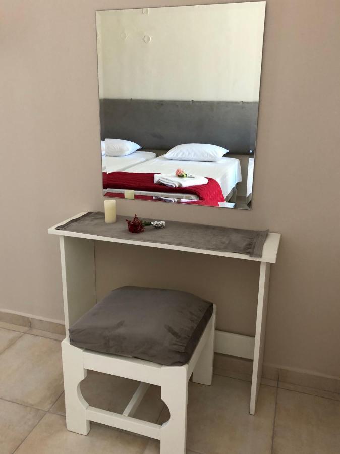 Petros Rooms & Apartments Lixouri Ngoại thất bức ảnh